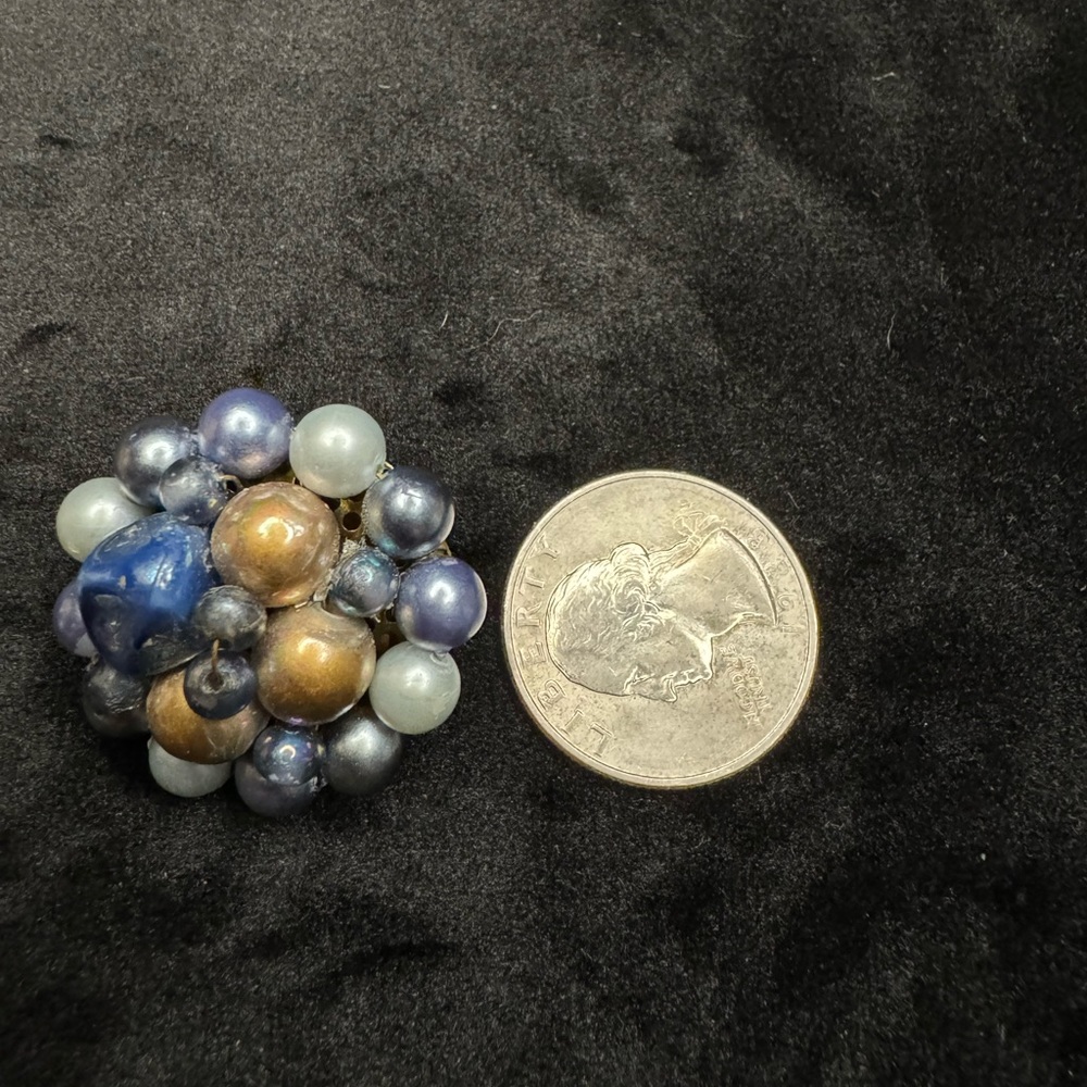 Vintage Blue Clip On Earrings - Picture 2 of 3